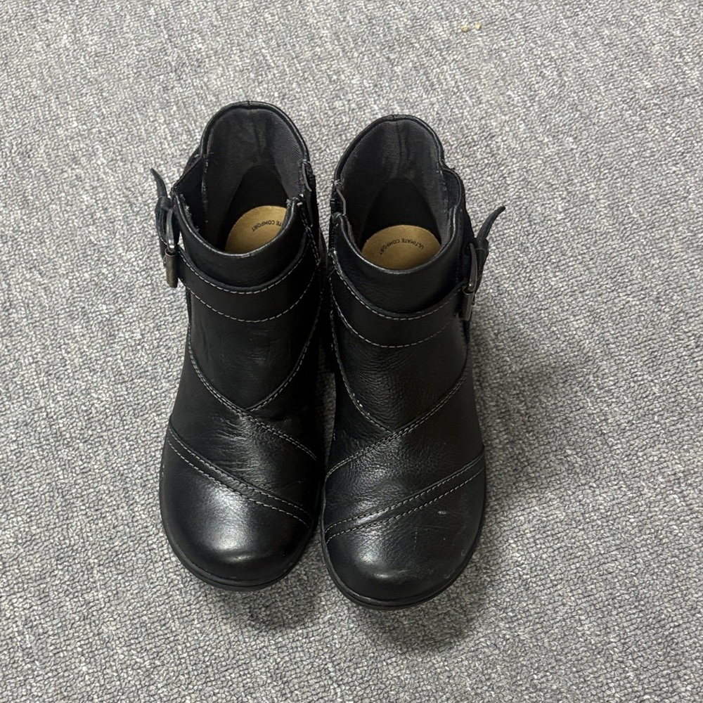 Clarks Women's Carleigh Style black leather ankle boots.